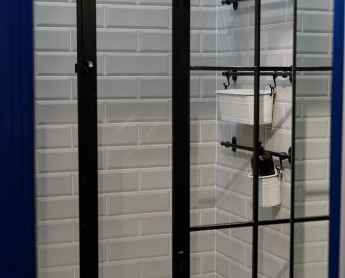 glass enclosure tub