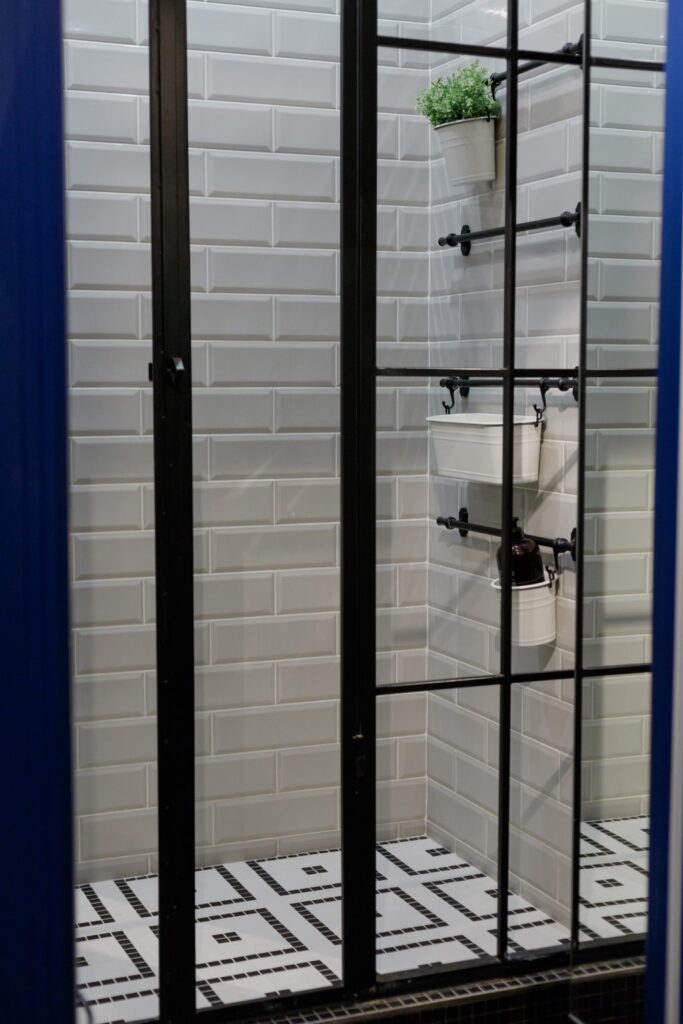 glass enclosure tub